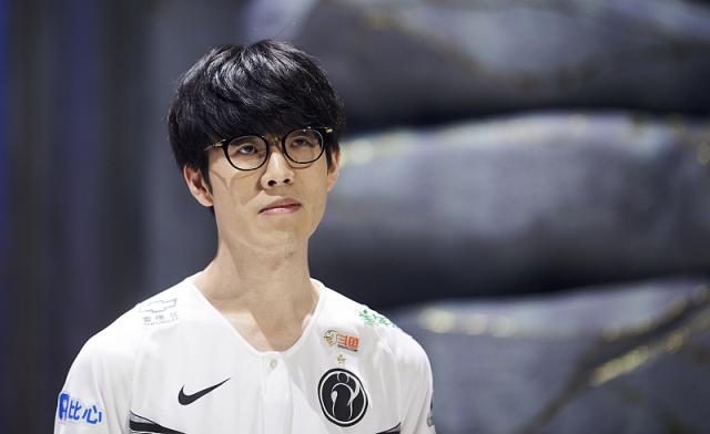 虽然两人在 虽然两人在