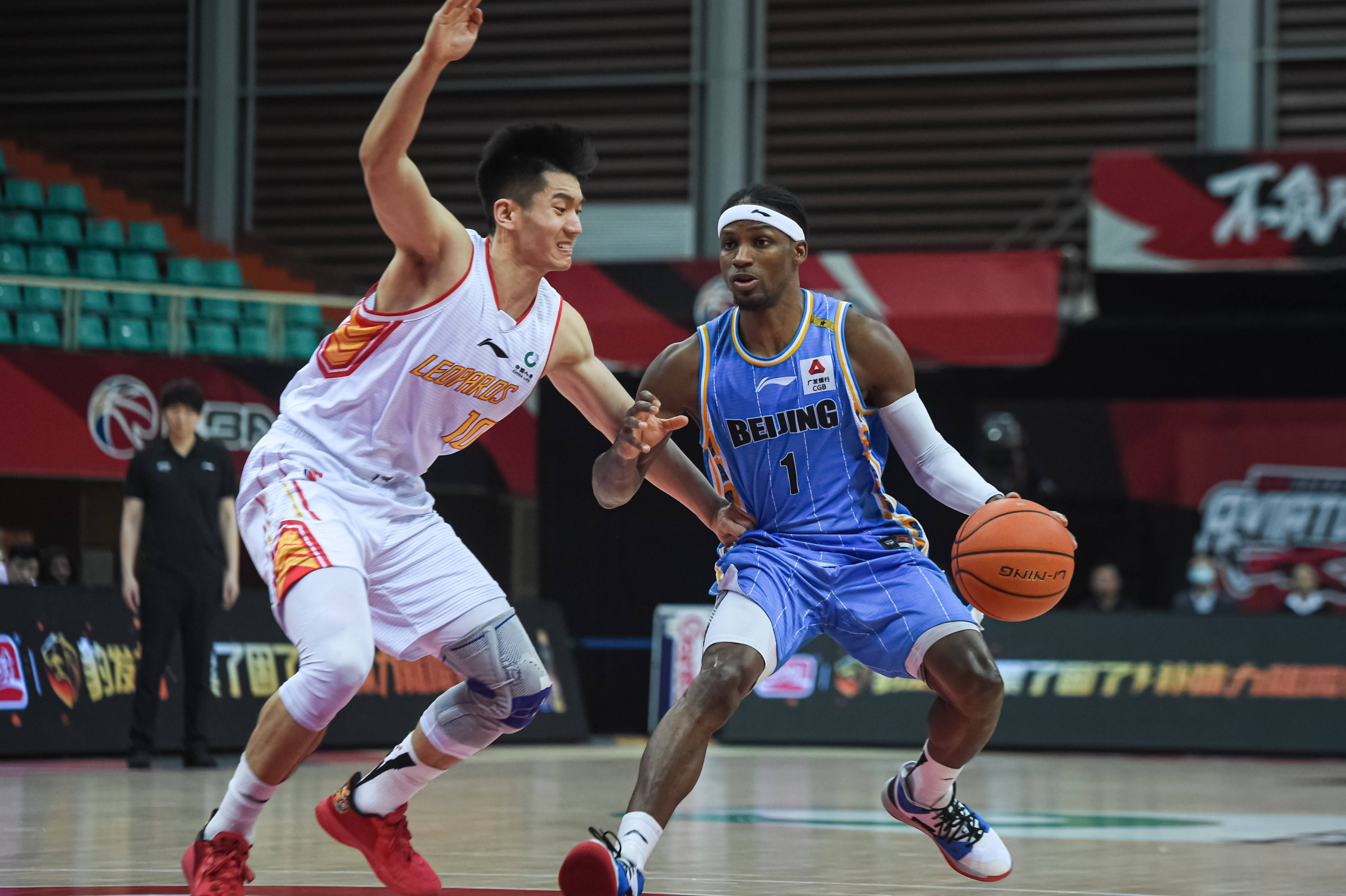 扼要地传达 扼要地传达