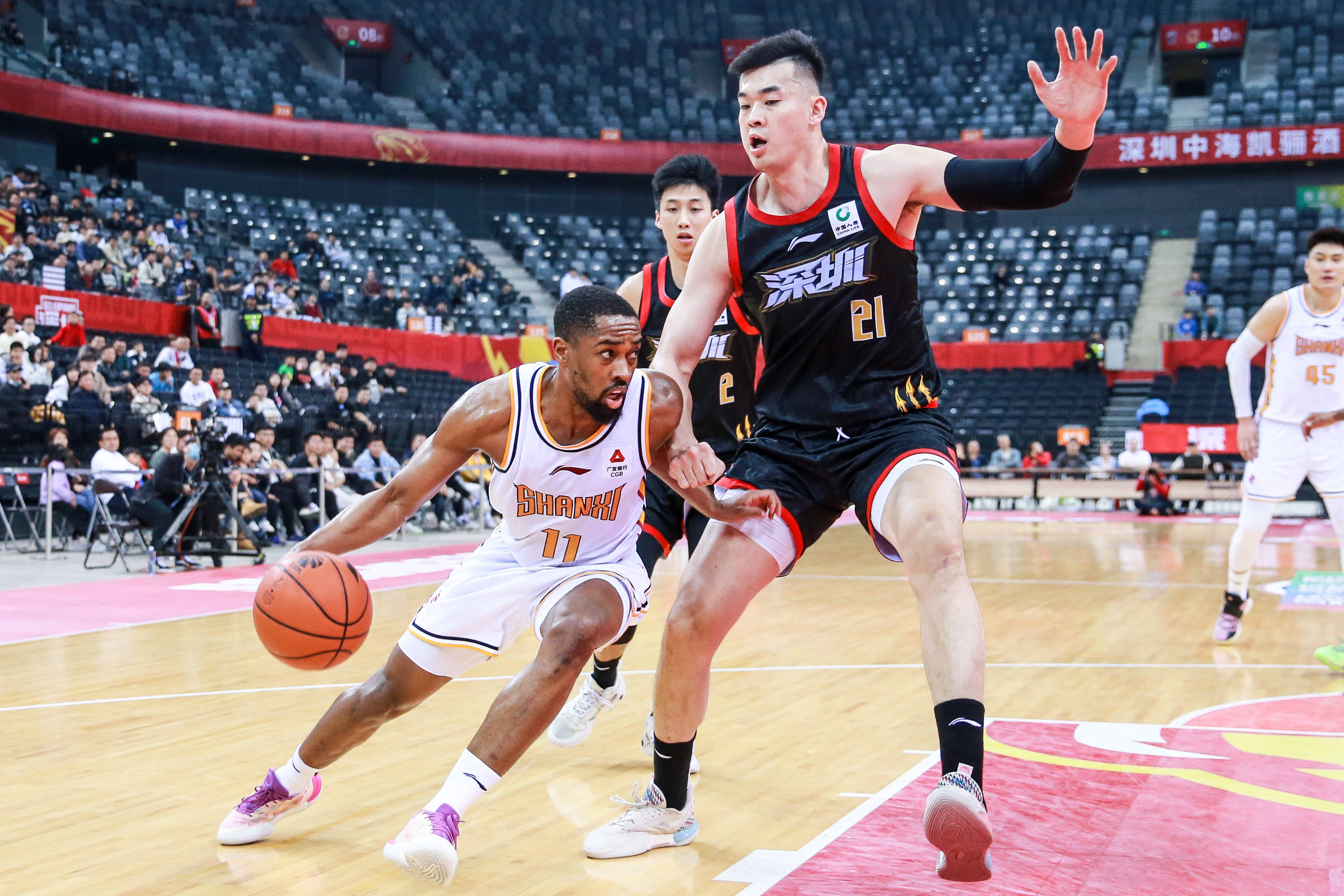 更彰显了他 更彰显了他